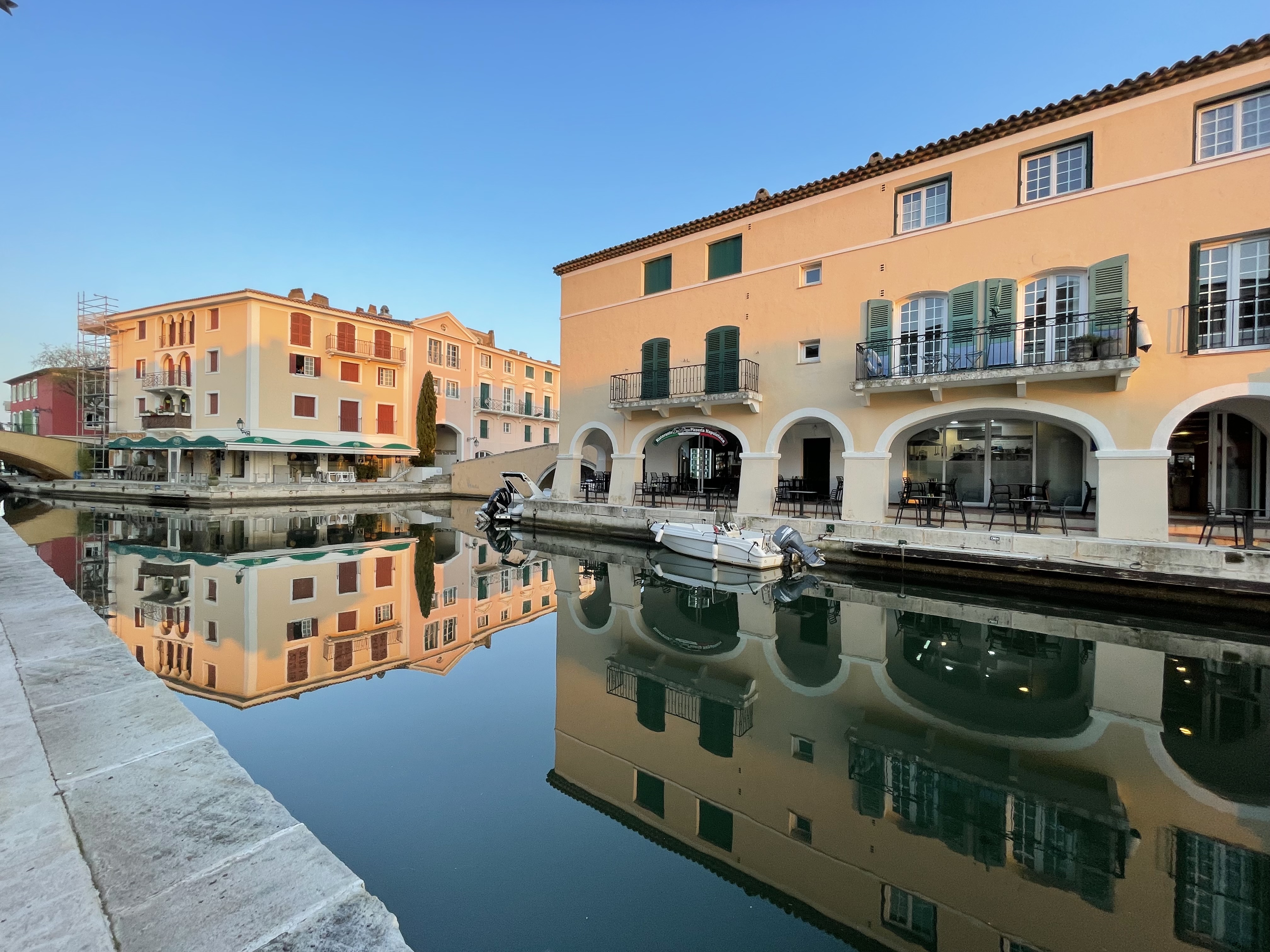 Port Grimaud – Kanal mit Arkaden